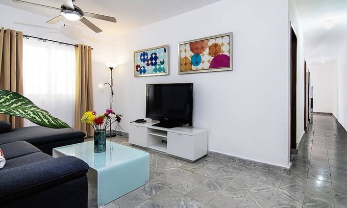 San Anton Casa | Lovely 3BR House at a Colonial Zone Park