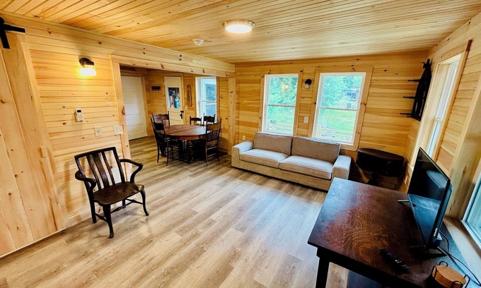Dedham Cabina | Lovely 3BR Lakefront Cottage @ Jenkins Beach #1