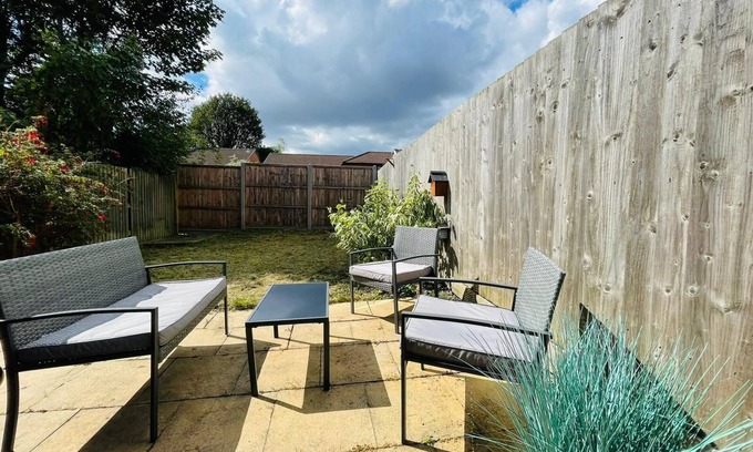 Luton Casa | Lovely 4-bed House in Luton