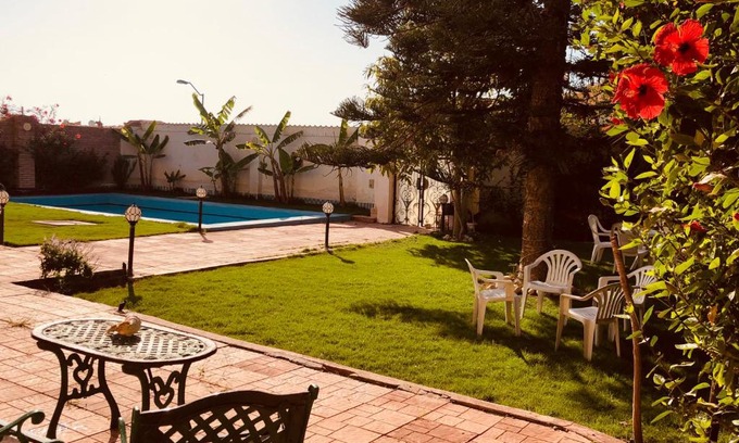 ‘Izbat as Sarahnah Villa | Lovely 4-bedroom with Pool and Nice Garden