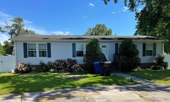 Virginia Beach Casa | Lovely 4-bedroom open concept home 8mins from oceanfront