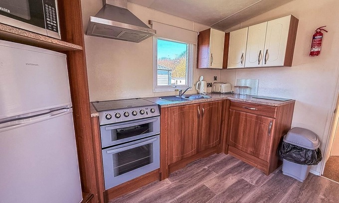 Kessingland Casa | Lovely 4 berth caravan with decking to the side at Kessingland Beach ref 90039BC