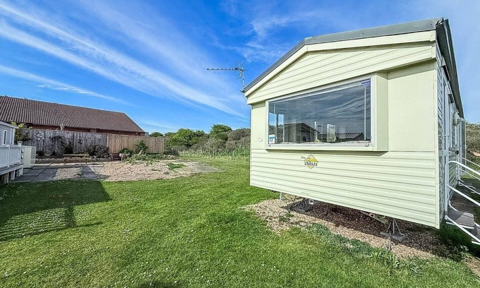 Louth Casa | Lovely 4 berth caravan for hire at Sunnydale Holiday Park ref 35225KC