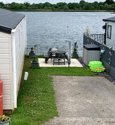 Crowle Otro | Lovely 4 berth caravan on 7 Lakes Country Park at Crowle North Lincolshire