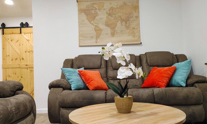 Westport Apartamento | Lovely 4BR/ Near Everything/ All amenities/BBQ