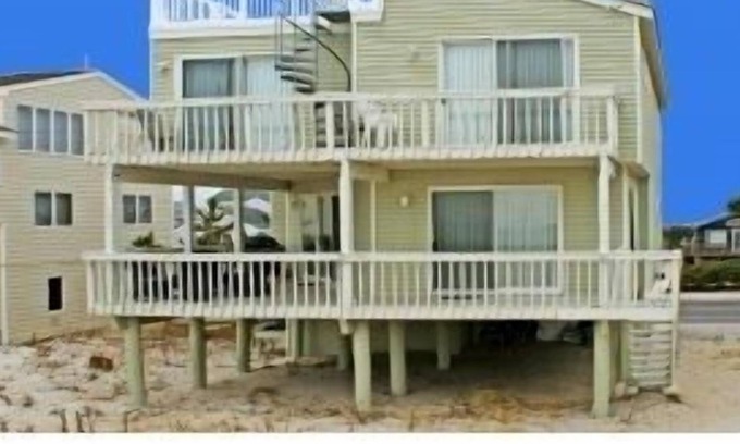 South Beach Haven Casa | LOVELY 5 BEDROOM ONCEAN FRONT!