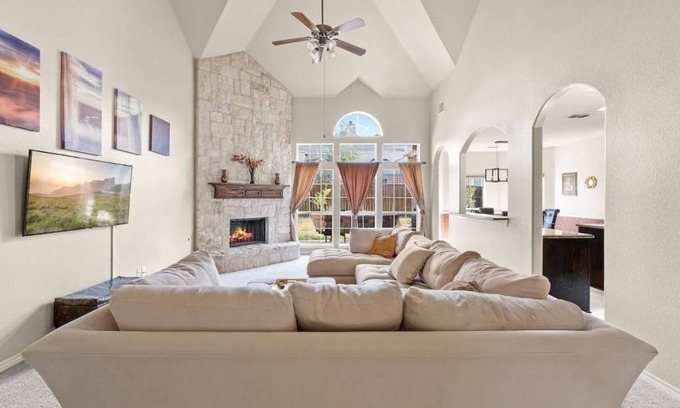 Grand Prairie Casa | Lovely 5 BR|GAMEROOM| Cowboys🌟Stadium, Six Flags🎢