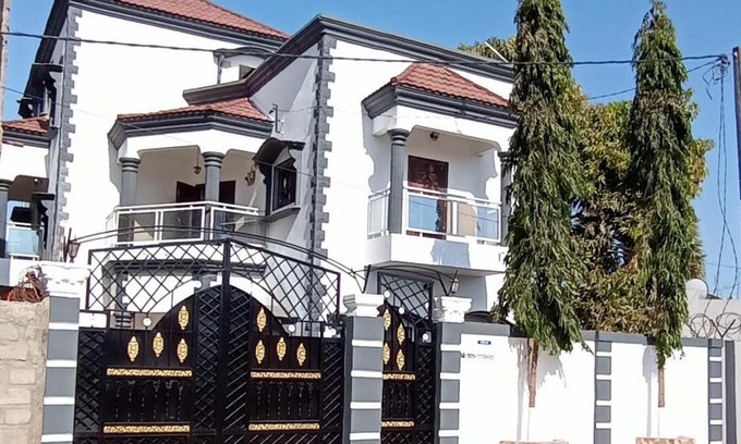 Kololi Casa | Lovely 6-bedroom vacation home