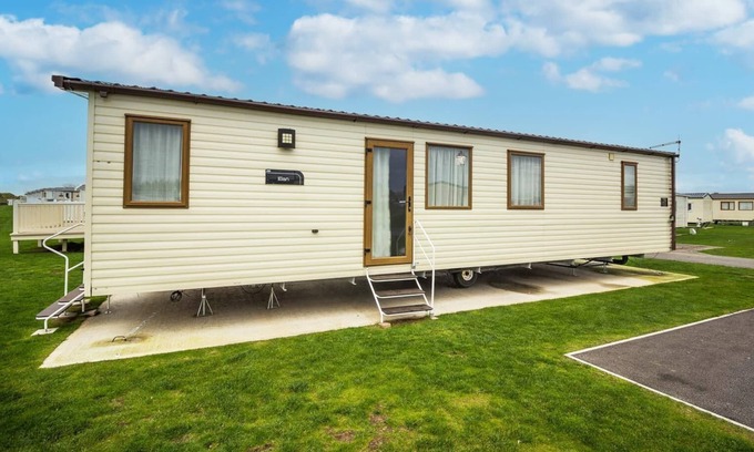 Tunstall Casa | Lovely 6 berth caravan at Sand Le Mere Holiday Park in Yorkshire ref 71029TV