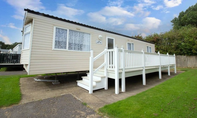 Louth Casa | Lovely 8 berth caravan for hire at Sunnydale Park in Skegness ref 35001JW