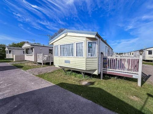 Louth Otro | Lovely 8 Berth Caravan With Decking At Sunnydale Park, Lincolnshire Ref 35091Br
