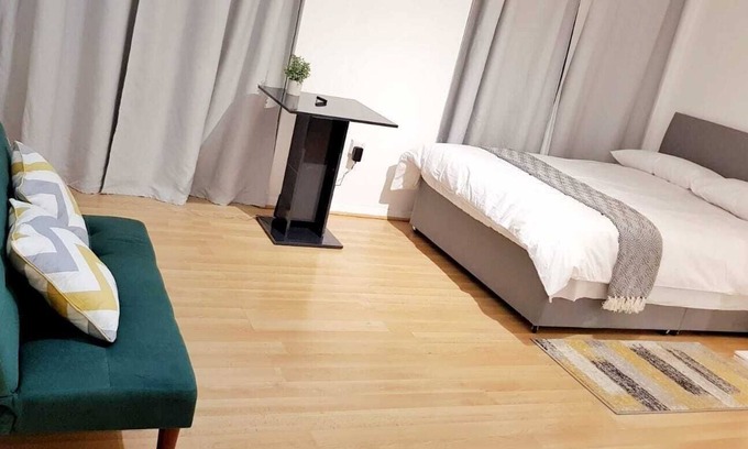 West Hill Casa | Lovely Airy & Spacious Studio 5 minutes from Wimbledon Tennis Courts