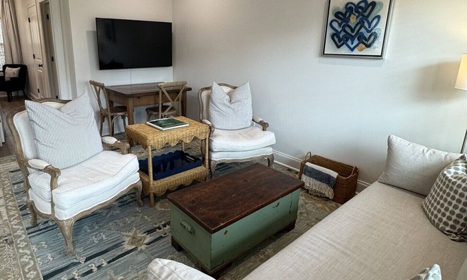 Oxford Condominio | Lovely and Cozy! New 1-Bdr Condo, Sleeps 4! Come stay with Southern Sole!