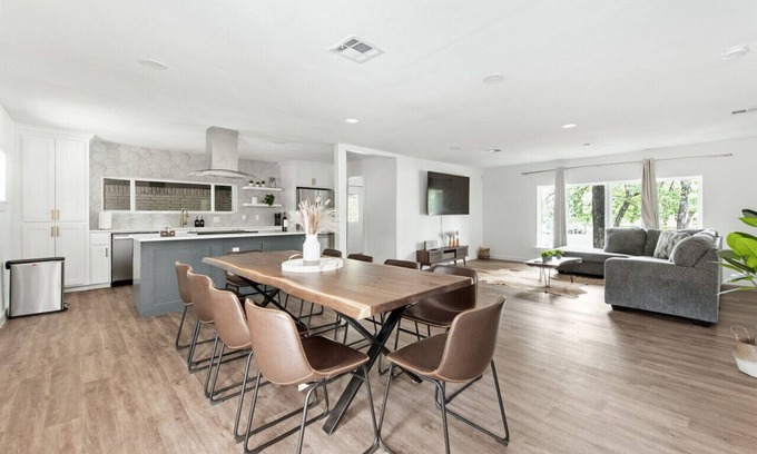 Haltom City Casa | Lovely and Spacious 4 Bedroom House Sleeps 10
