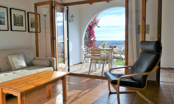 Arenal d'en Castell Condominio | Precioso apartamento - magníficas vistas al mar - a cinco min a pie de la playa.