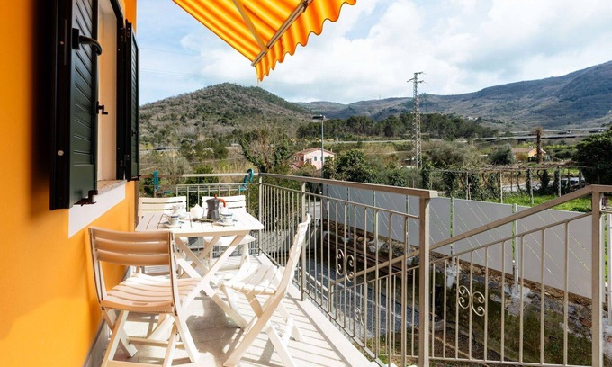 Villanova d'Albenga Apartamento | Acogedor apartamento para 4 personas con WIFI, A/C, TV, balcón, vista panorámica y aparcamiento