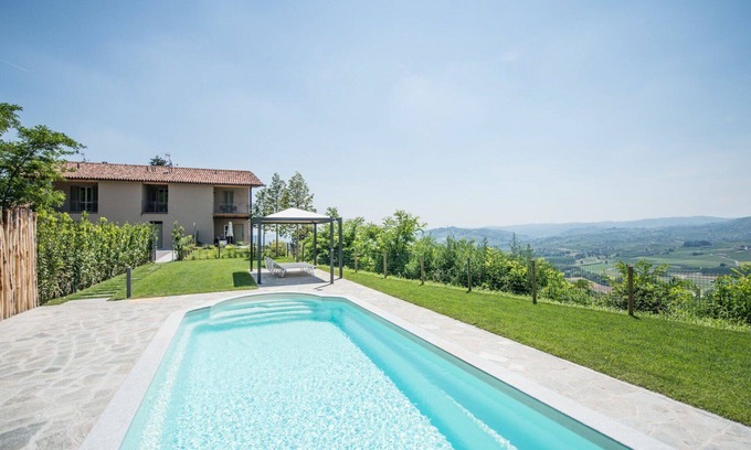 Costigliole d'Asti Casa | Bonito apartamento en villa con piscina, WIFI, A/C, TV, patio, vista panorámica y aparcamiento