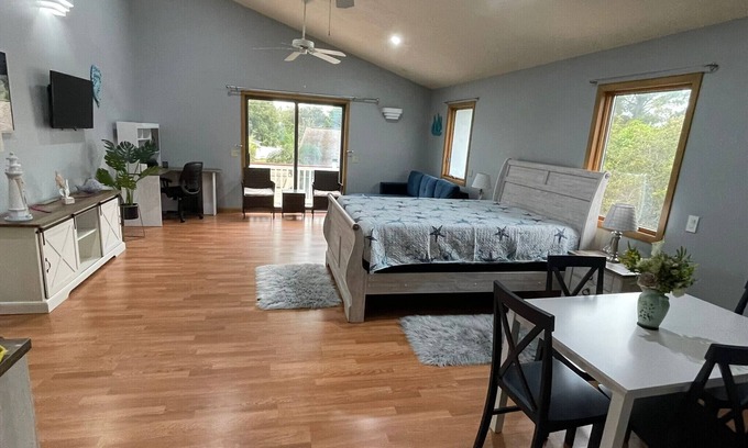 South Venice Apartamento | Apartment 5 minutes from Manasota Beach, restaurants, shops and services