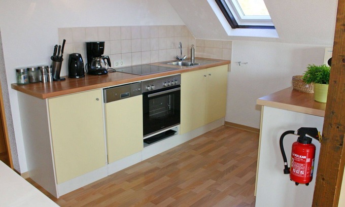 Feriendorf Frankenau Casa | Acogedor apartamento en villa para 5 personas con WIFI, TV, terraza y mascotas permitida