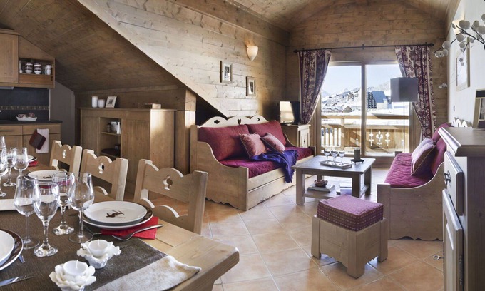 Montgenevre Apartamento | Lovely apartment for 4 people with pool, WIFI, hot tub, TV, balcony, pets allowed and parking