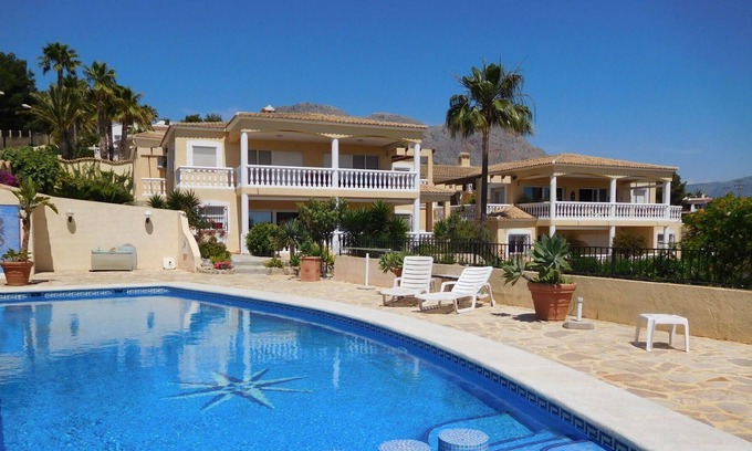 La Colina Apartamento | Acogedor apartamento para 3 personas con piscina, WIFI, A/C, TV, terraza y aparcamiento
