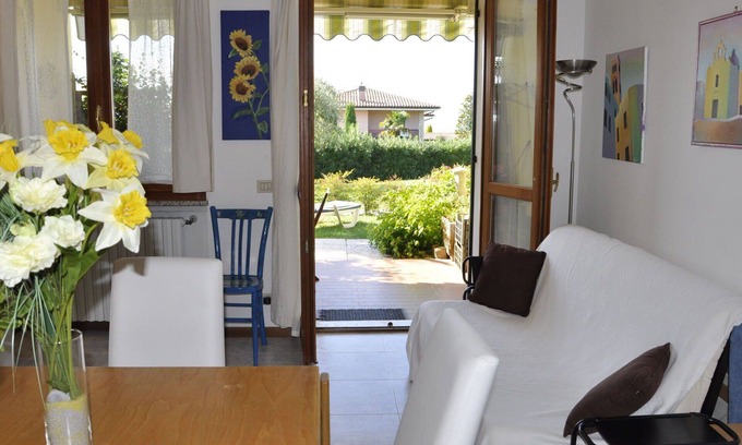 Calmasino Apartamento | Bonito apartamento para 4 personas con A/C, piscina, WIFI, TV, terraza y aparcamiento