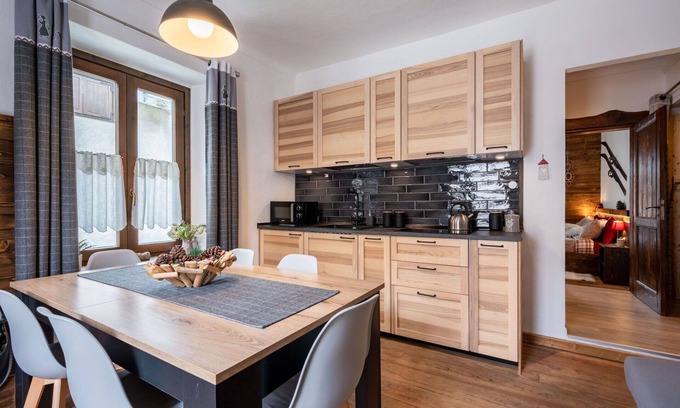 Prali Apartamento | Lovely apartment for 4 people with WIFI, TV, patio, pets allowed and parking