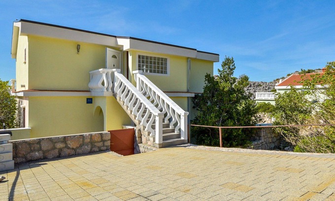 Ribarica Apartamento | Hermoso apartamento para 6 personas con WIFI, A/C, TV, terraza y aparcamiento