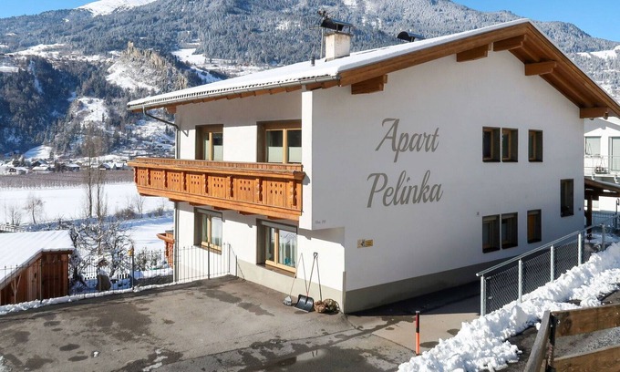 Prutz Apartamento | Acogedor apartamento para 6 personas con WIFI, TV, patio, mascotas permitida y aparcamiento