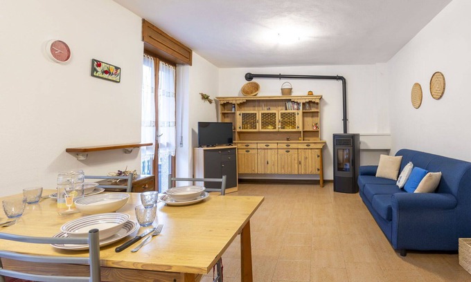 Cataeggio Apartamento | Hermoso apartamento para 4 personas con TV, terraza y aparcamiento