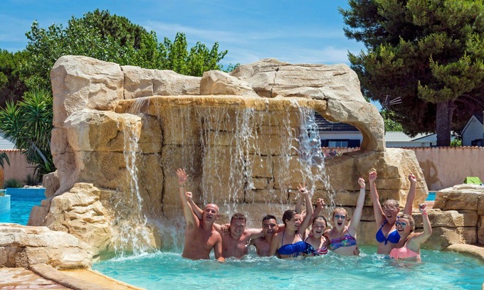 Les Cabanes de Fleury Casa | Precioso apartamento en villa con A/C, WIFI, piscina, TV, terraza, mascotas permitida y aparcamiento