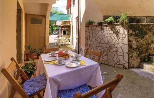 Bregi Apartamento | Lovely Apartment In Bregi With Wifi