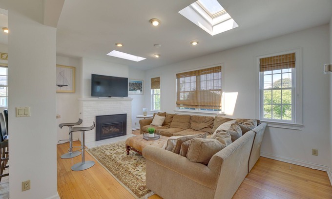 Long Beach Apartamento | Lovely Apartment in Long Beach: 3 Blocks to Ocean!