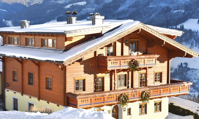 Taxenbach Villa | Precioso apartamento en villa para 4 personas con WIFI, piscina, TV, patio y aparcamiento