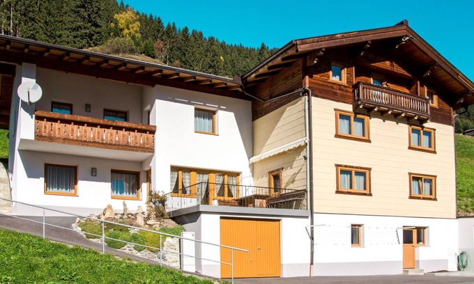 Kappl Villa | Acogedor apartamento en villa para 11 personas con WIFI, TV, balcón y aparcamiento