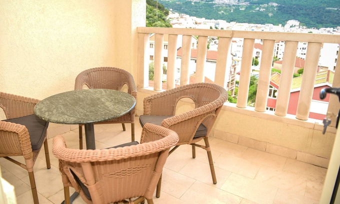 Bijeli do Apartamento | Precioso apartamento cerca del centro de la ciudad con vistas al mar