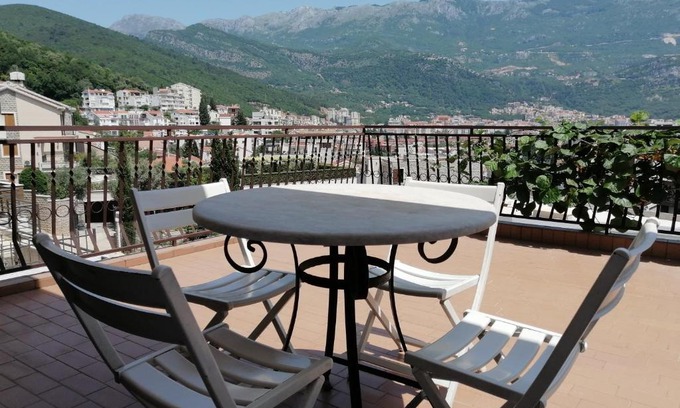 Babin do Apartamento | Lovely apartment with big terrace in Budva