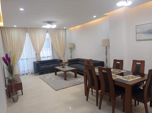 Kirkos Apartamento | Lovely Apt 2bd 2ba+DSQ - walking dist to UN-ECA, Addis Ababa