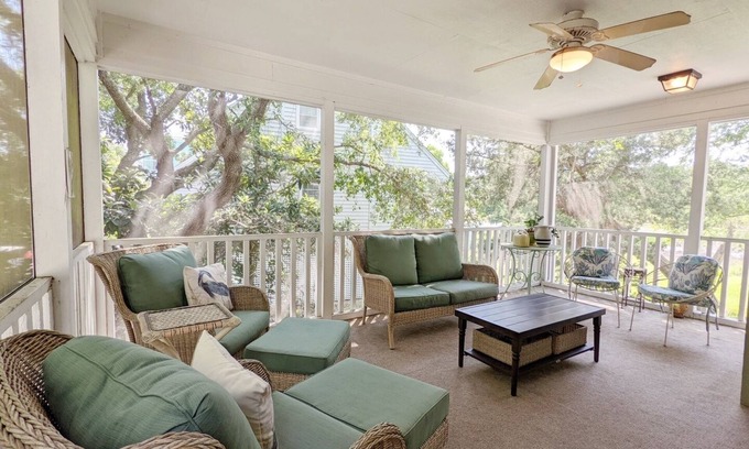 North Litchfield Beach Casa | Lovely beach home in N Litchfield on Flagg Lake.