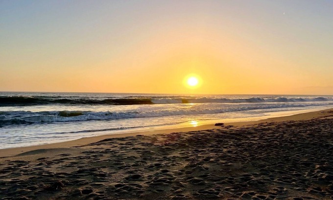 Oxnard Shores Casa | Lovely Beach Home. 2 min walk to the beach - Game room - Channel Islands!