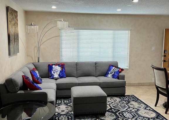 Del Rey Apartamento | Lovely Berryman Ave Apartment