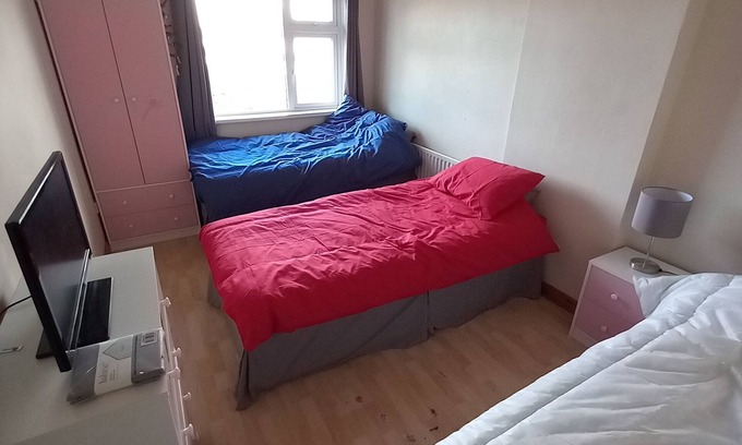 Limavady Casa | Lovely big family home with locked off street parking.