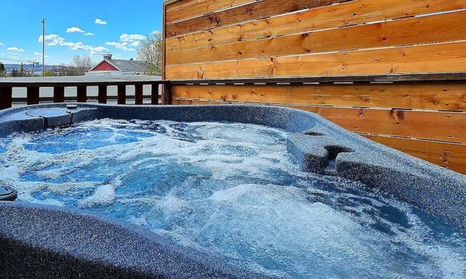 Quartier 5-4 Apartamento | Lovely Boho Spa Sauna AC and Free Parking