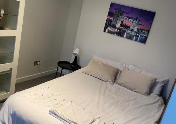 Wapping Casa | Lovely bright double room-private bathroom