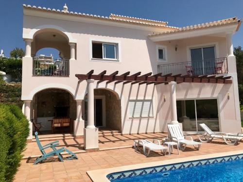 Vila do Bispo Villa | Lovely Burgau villa just 3 mins walk from beach