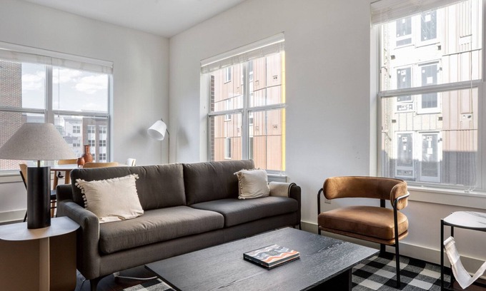 Cambridge Apartamento | Lovely Cambridge 2BR w/ Gym, Roof, near Shops + Dining, by Blueground