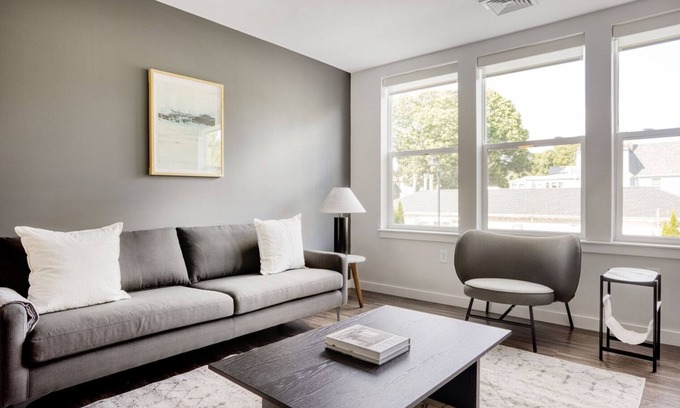 North Cambridge Apartamento | Lovely Cambridge Alewife 2BR w/ W/D & Gym, nr Davis Sq, by Blueground