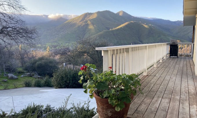 Three Rivers Casa | Lovely Canyon View Home at Sequoia with an EV charger on the property