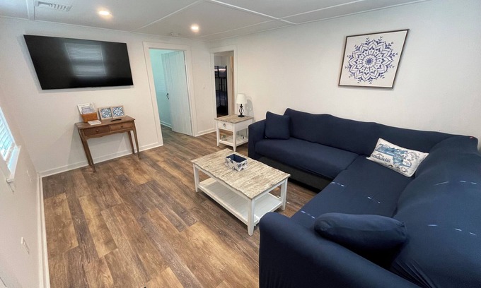 West Yarmouth Cabaña | Lovely Cape Cottage 2 bedroom with private beach and central air.