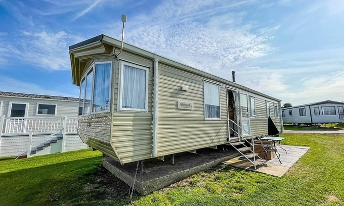 Pakefield Casa | Lovely caravan by the beach in Pakefield, Suffolk ref 68007CL